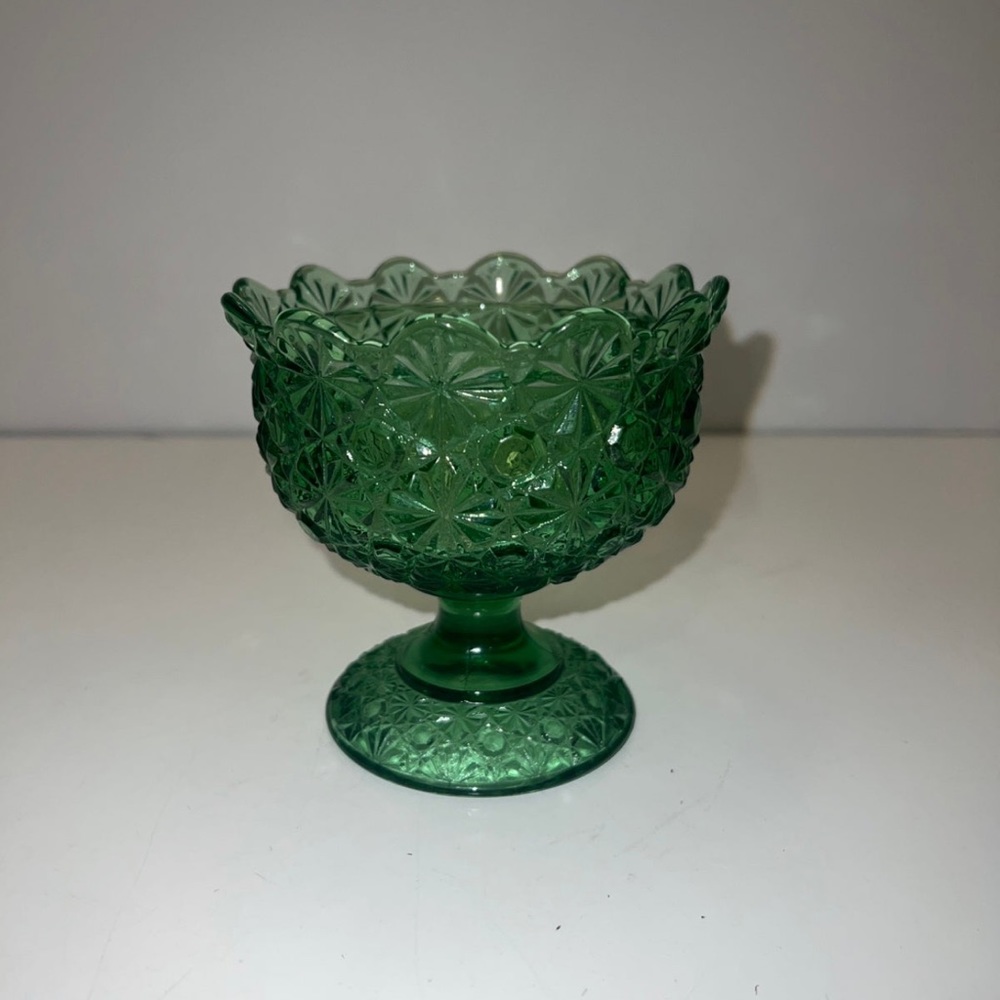 Green Daisy & Button Scalloped Rim Nut/Candy Dish